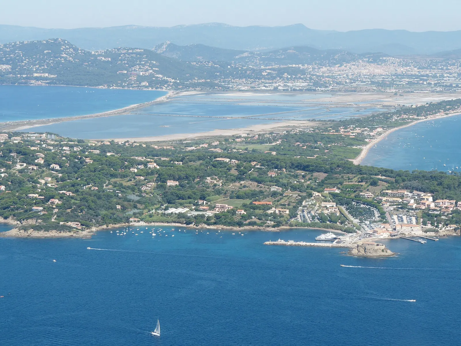 Presqu'île de Giens : vivre sur un double tombolo unique